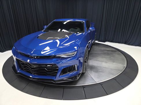 Used 2019 Chevrolet Camaro ZL1 RWD image 6