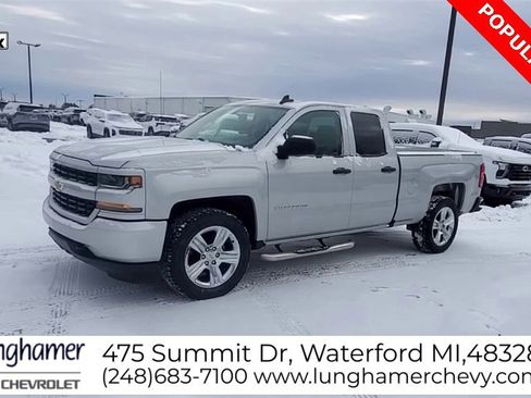 Used 2018 Chevrolet Silverado 1500 Custom w/ Custom Value Package image 4