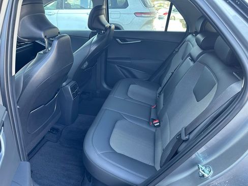 Certified 2025 Kia Niro EX Touring image 28