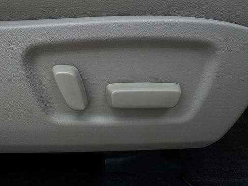 Used 2018 Toyota Highlander XLE FWD image 27