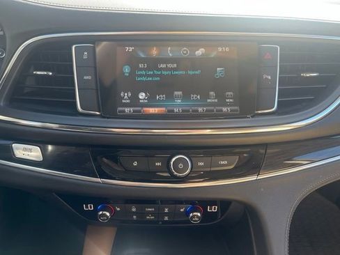 Used 2018 Buick Enclave Essence AWD/4WD image 15