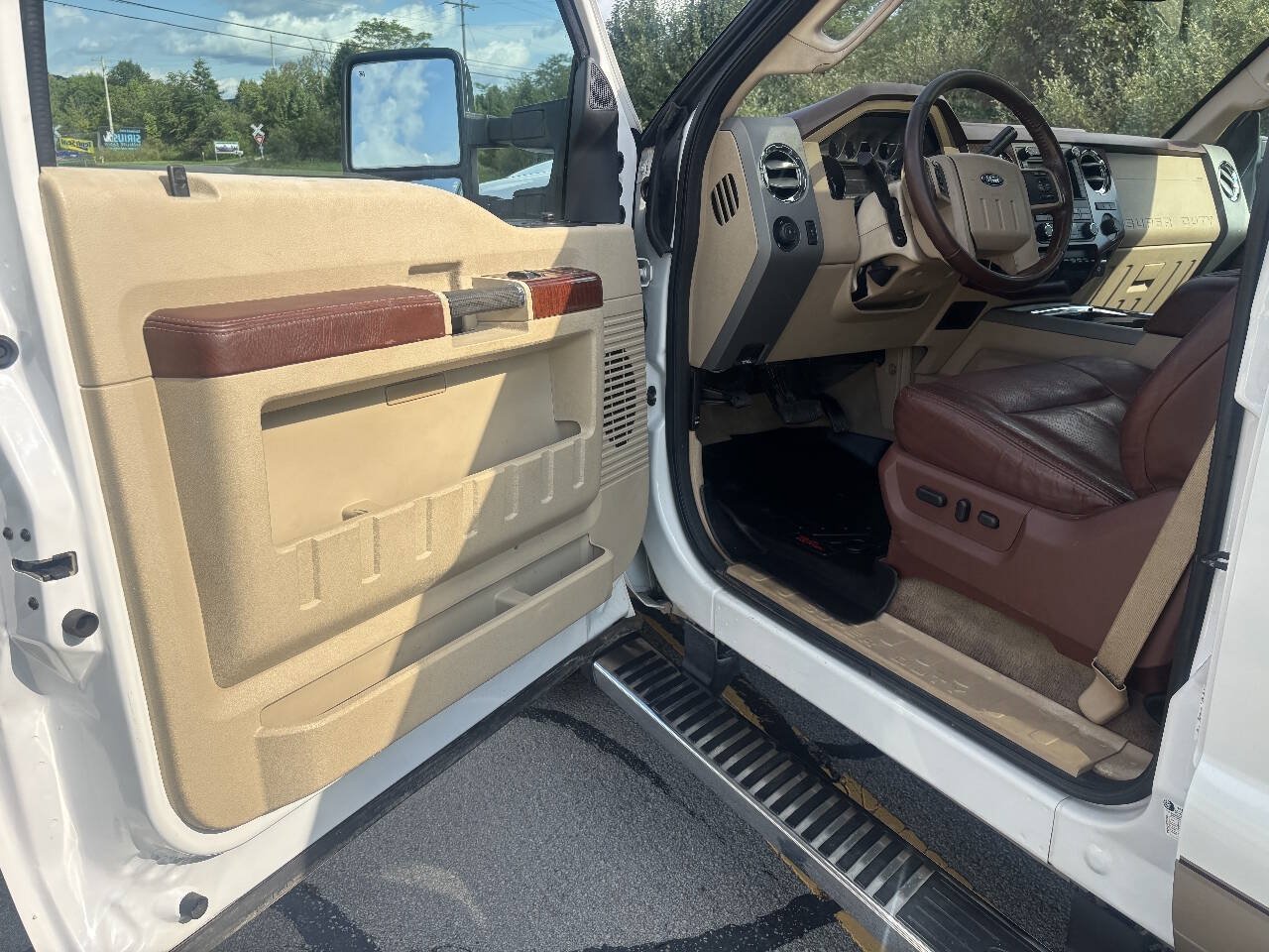 Used 2012 Ford F350 King Ranch w/ King Ranch w/Chrome Pkg AWD/4WD image 10