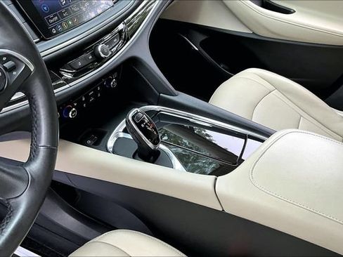Used 2020 Buick Enclave Essence w/ LPO, Luxury Package FWD image 17