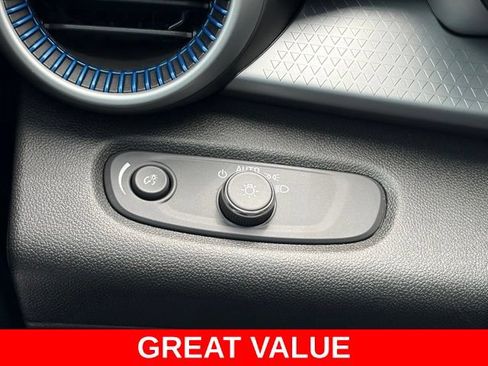 Used 2024 Chevrolet Trax LS w/ LS Convenience Package FWD image 19