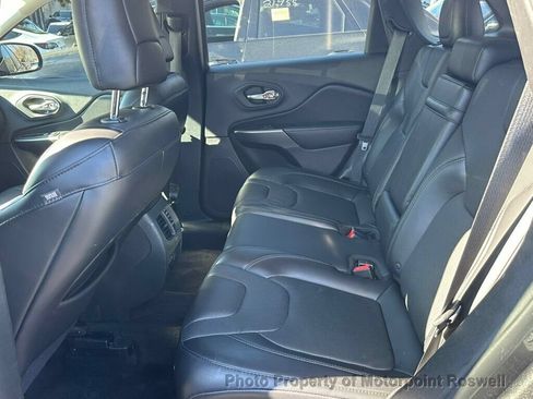 Used 2019 Jeep Cherokee Limited AWD/4WD image 16