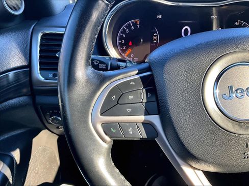 Used 2021 Jeep Grand Cherokee Laredo X image 23