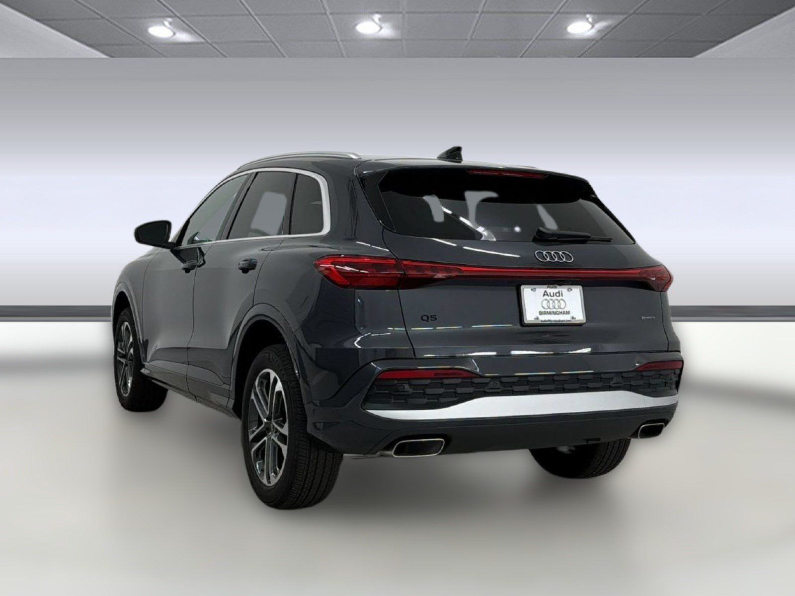 Used 2025 Audi Q5 Premium Plus w/ Premium Plus AWD/4WD image 3