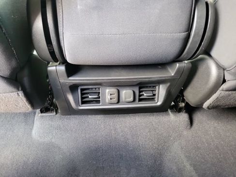 Used 2021 Chevrolet Silverado 1500 LT AWD/4WD image 12