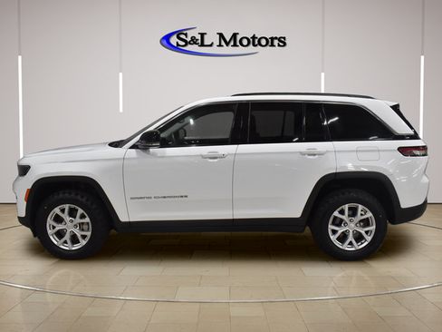 Used 2023 Jeep Grand Cherokee Limited AWD/4WD image 4