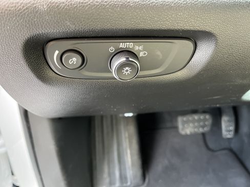 Used 2023 Chevrolet Traverse LS AWD/4WD image 18