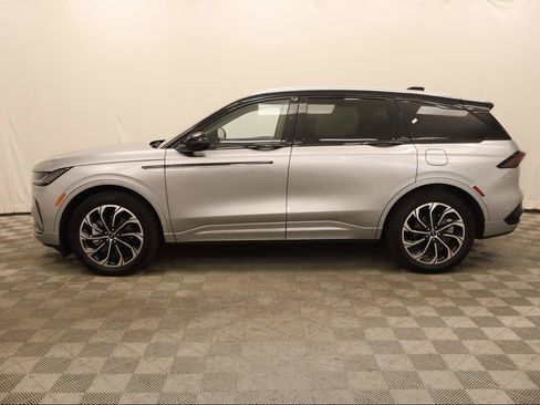 Used 2024 Lincoln Nautilus Reserve image 2