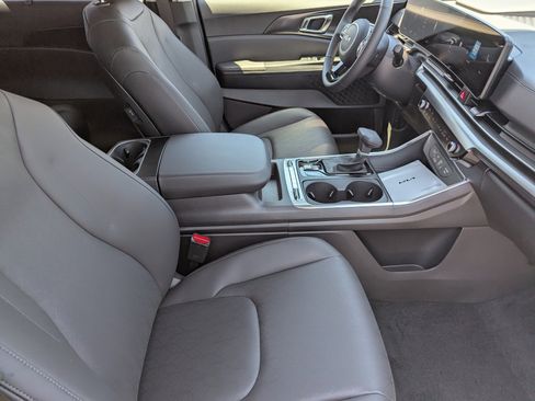 New 2026 Kia Carnival SX w/ SX Dark Edition Package image 9