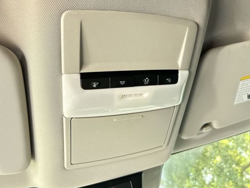 Used 2023 Nissan Rogue S AWD/4WD image 17
