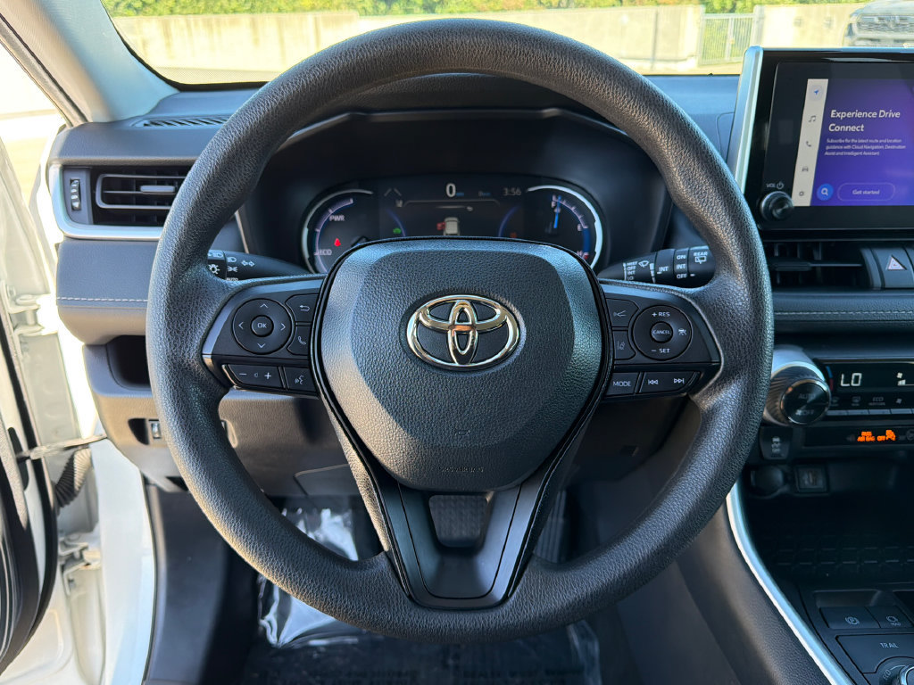 Used 2025 Toyota RAV4 XLE AWD/4WD image 25