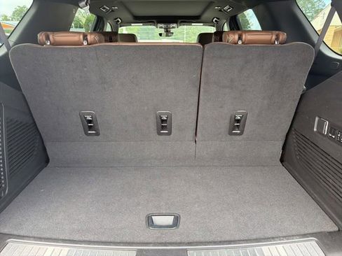 Used 2022 Chevrolet Tahoe High Country RWD image 16
