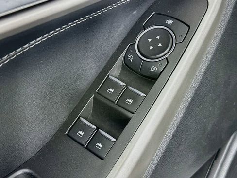 Used 2021 Ford Explorer XLT w/ Equipment Group 202A AWD/4WD image 29