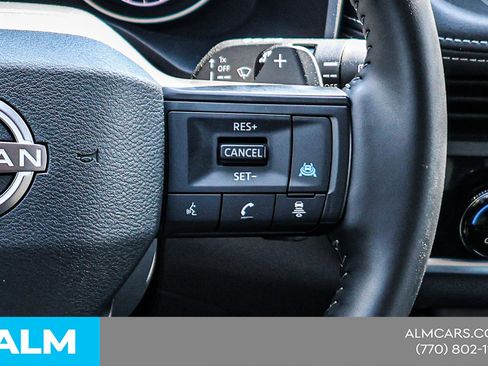 Used 2025 Nissan Rogue SV image 28