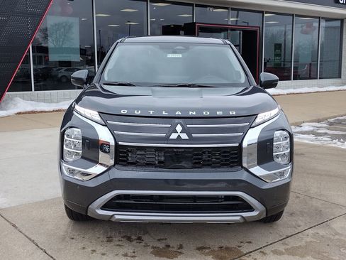 New 2026 Mitsubishi Outlander SE image 13