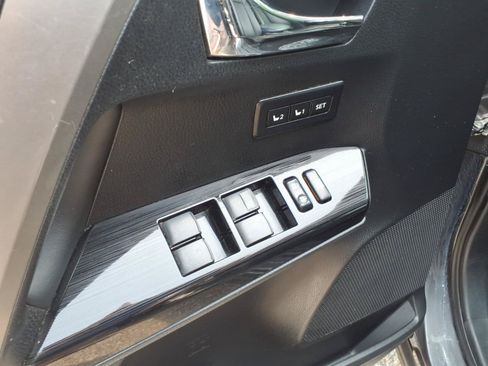 Used 2018 Toyota RAV4 Limited FWD image 13