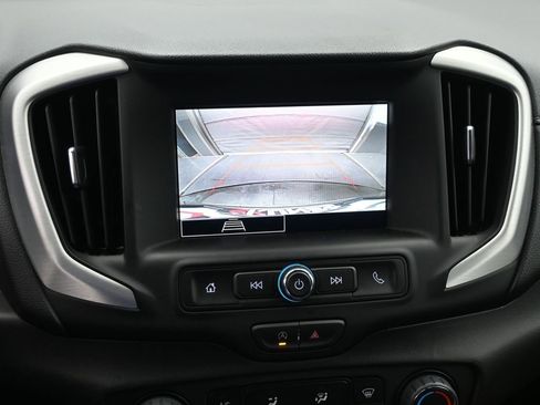 Used 2024 GMC Terrain SLE image 17