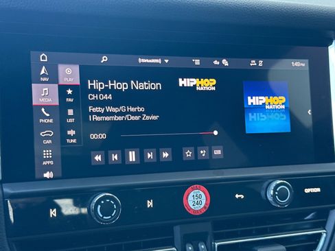 Certified 2025 Porsche Macan image 18