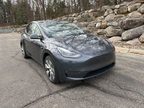 Used 2023 Tesla Model Y Long Range image 7