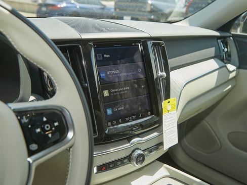 New 2025 Volvo XC60 B5 Plus w/ Protection Package Premier image 13