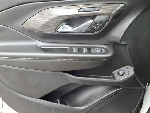 Used 2024 GMC Terrain SLT image 23