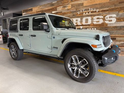 Used 2024 Jeep Wrangler Unlimited AWD/4WD image 15