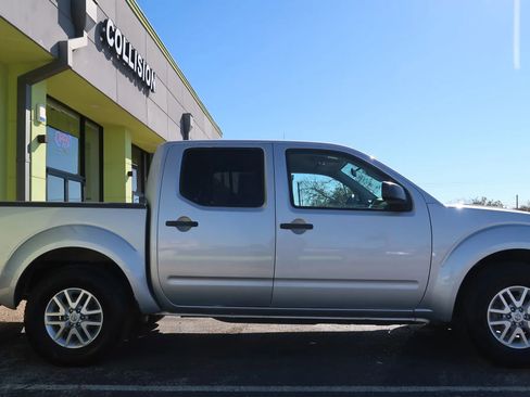 Used 2019 Nissan Frontier SV image 8