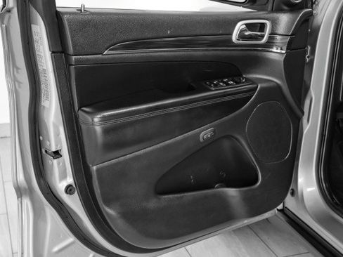 Used 2020 Jeep Grand Cherokee Limited image 39