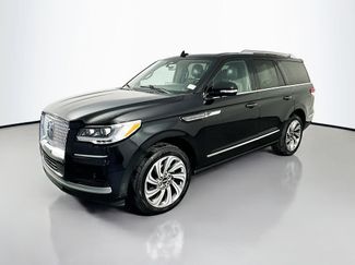 Used 2023 Lincoln Navigator Reserve AWD/4WD video 3