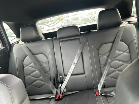 Used 2025 Volkswagen Atlas Cross Sport SE FWD image 9