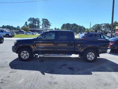 Used 2005 Toyota Tacoma PreRunner image 3