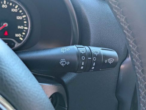 Used 2019 Jeep Renegade Latitude FWD image 26