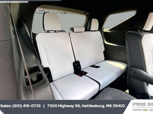 Used 2025 Chevrolet Traverse High Country FWD image 21