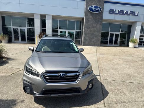 Used 2019 Subaru Outback 2.5i Limited AWD/4WD image 3