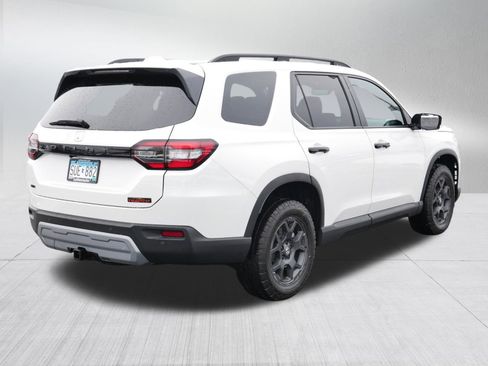 Certified 2025 Honda Pilot TrailSport image 7