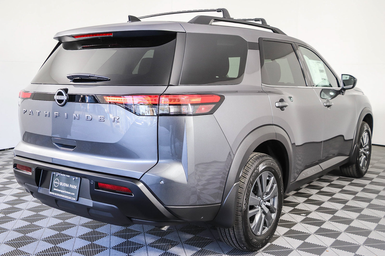 Used 2025 Nissan Pathfinder Platinum w/ Cargo Package FWD image 8