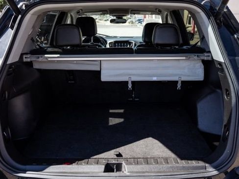 Used 2023 GMC Terrain SLT AWD/4WD image 9