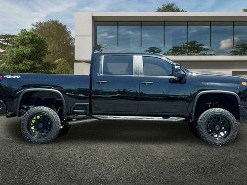 Used 2022 Chevrolet Silverado 2500 Custom w/ Custom Value Package AWD/4WD image 3
