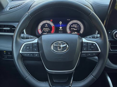 Used 2025 Toyota Highlander XSE AWD/4WD image 29
