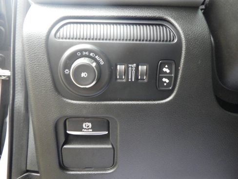 Used 2022 Jeep Wagoneer Series III w/ Premium Group I image 25