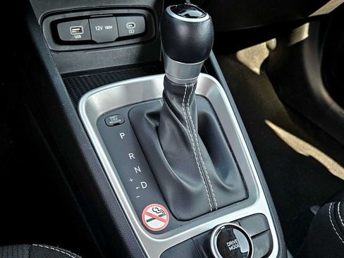 Used 2025 Hyundai Venue SEL FWD image 29