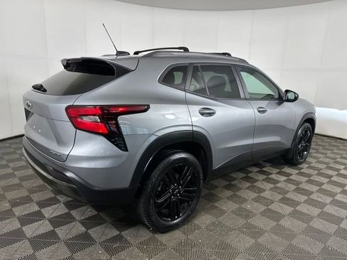 Used 2024 Chevrolet Trax ACTIV w/ Sunroof Package image 3