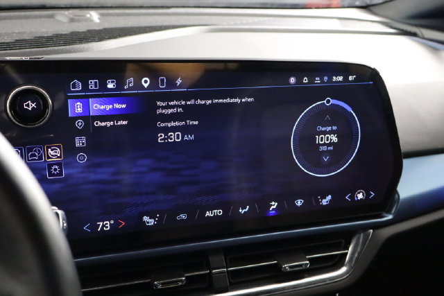 Used 2024 Chevrolet Equinox EV LT FWD image 32