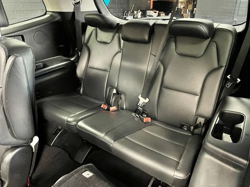 Used 2023 Kia Telluride EX w/ EX Captain's Chair Package AWD/4WD image 17