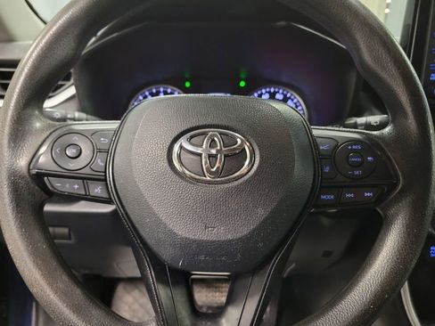 Used 2020 Toyota RAV4 XLE image 18