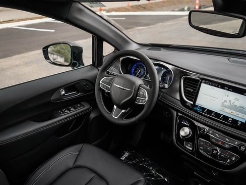 New 2026 Chrysler Pacifica Select image 15