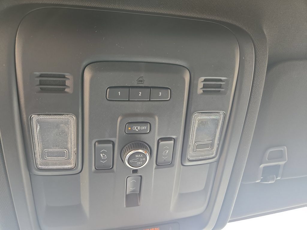 Used 2024 Chevrolet Tahoe Premier AWD/4WD image 42